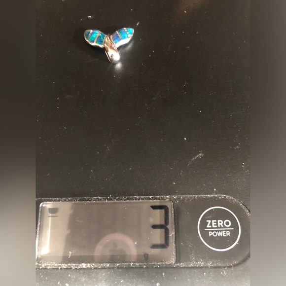 Women's sterling silver 'whale tail" pendant. - Picture 6 of 6